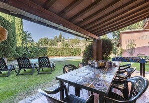 Outdoor dining - Villa Rosina Comfortable holiday residence (Lucignano)