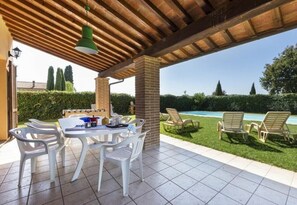 Outdoor dining - Villa Clemente Comfortable holiday residence (Lucignano)