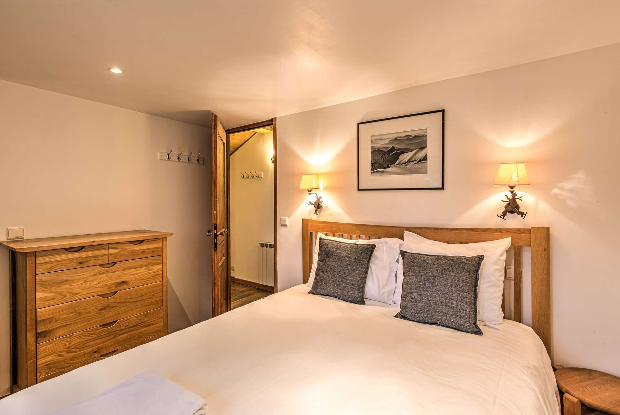 3 chambres, fer et planche à repasser, Wi-Fi, draps fournis