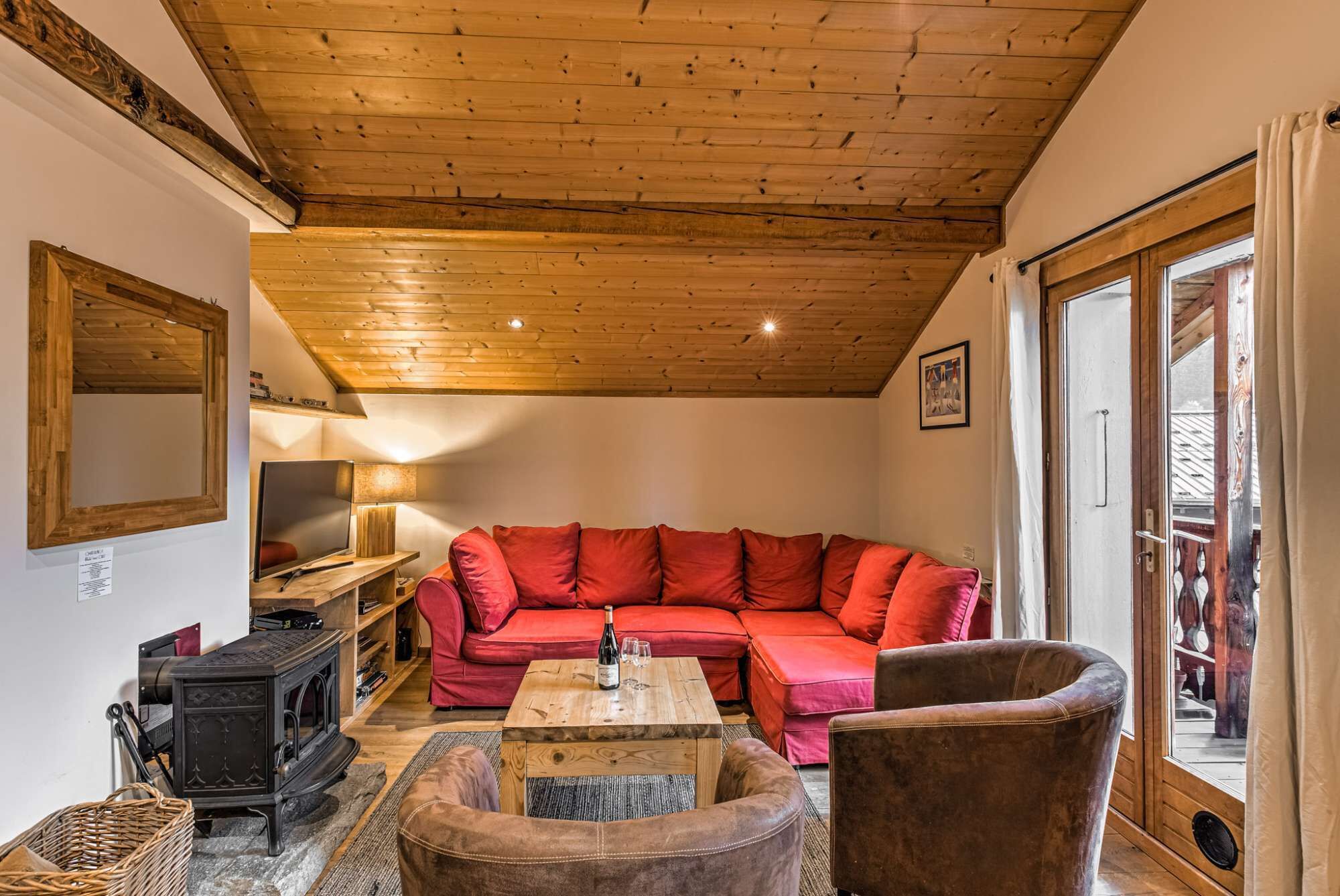 TV, lareira, DVD player