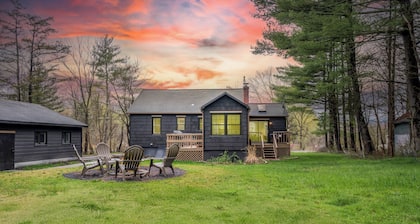 Charcoal Chalet by AvantStay | A+ Design w/ Firepit