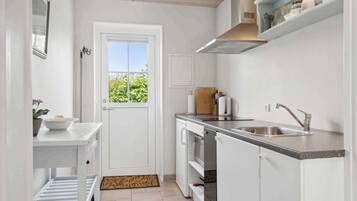 Fridge, stovetop, coffee/tea maker, electric kettle
