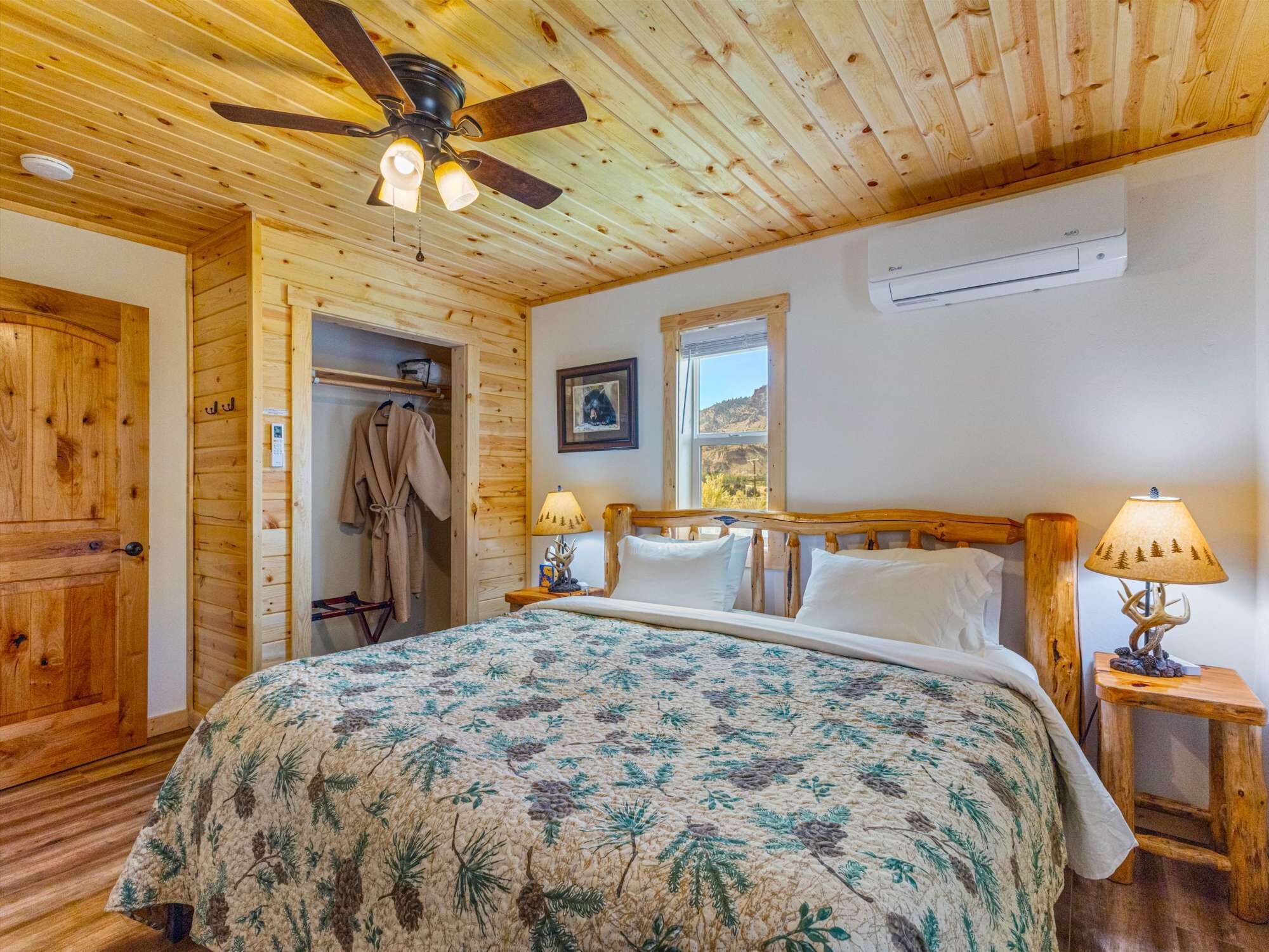5 Schlafzimmer, Schreibtisch, Bügeleisen/Bügelbrett, WLAN