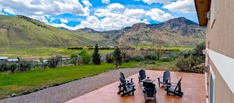 5 br house with gorgeous mountain and river view by Yellowstone