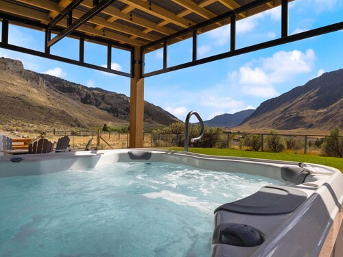 5 br house with gorgeous mountain and river view by Yellowstone