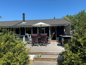 Outdoor dining - Experience real summer idyll at Drageholmen 3 (Græsted)