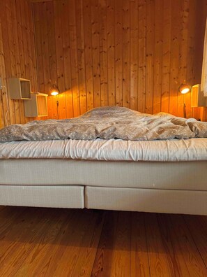 2 bedrooms, free WiFi, wheelchair access - Experience real summer idyll at Drageholmen 3 (Græsted)