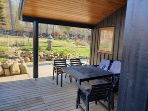 Outdoor dining - Lovely cottage with shelter and nature (Gilleleje)