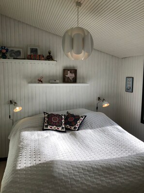 5 bedrooms, iron/ironing board, free WiFi