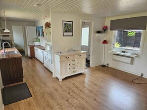 Interior - Cozy cottage with wilderness bath (Føllenslev)