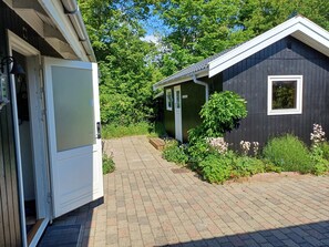 Exterior detail - Cozy cottage with wilderness bath (Føllenslev)