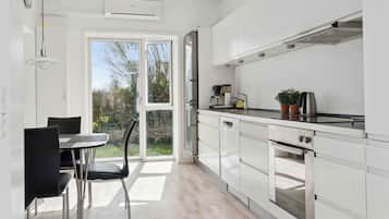 Refrigerador, horno, parrilla de estufa y lavavajillas