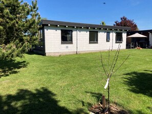 Property grounds - Cozy cottage close to the beach (Bogense)