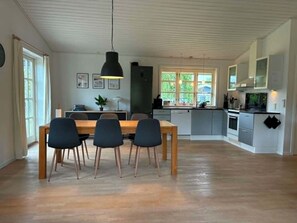 Dining - Lovely cottage with secluded garden (Rødby)