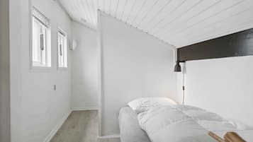 2 bedrooms, iron/ironing board