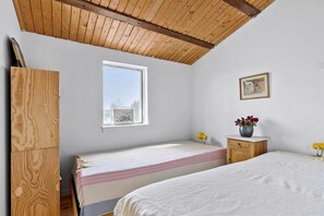 2 bedrooms, free WiFi