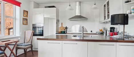 Fridge, oven