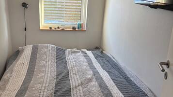 4 bedrooms, iron/ironing board, free WiFi