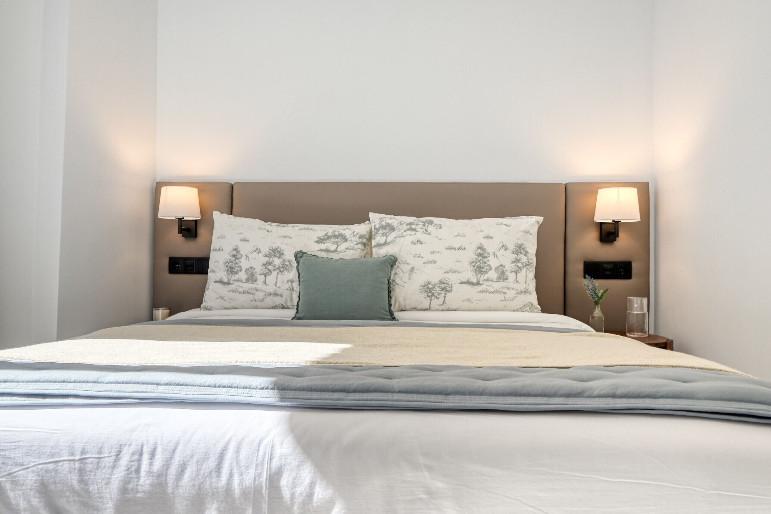 1 habitación, tabla de planchar con plancha, wifi gratis y ropa de cama 