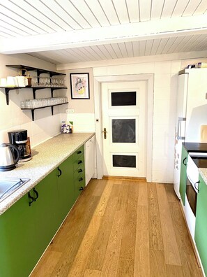 Fridge, oven, dishwasher, electric kettle - Charming cottage in the best Hc Andersen style (Frørup)