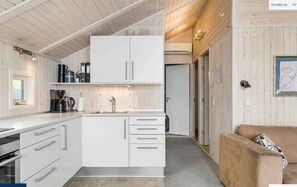 Fridge, oven, stovetop, coffee/tea maker