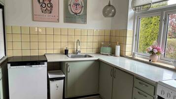 Køleskab, ovn, kogeplade, opvaskemaskine