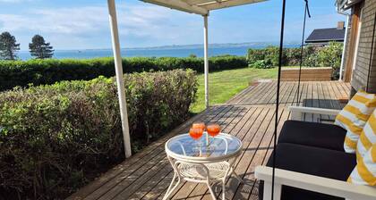 Sunset Lodge with view over Grønsund