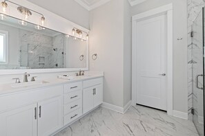 Shower, jetted tub, towels