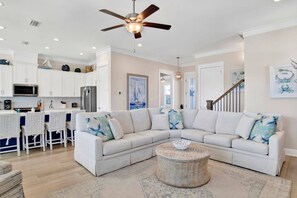 TV - Almost Heaven in Orange Beach ~ Pet Friendly, Pool, Putting Green + $400 in FREE Activities Daily (Orange Beach)