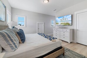 3 bedrooms, iron/ironing board, internet, bed sheets