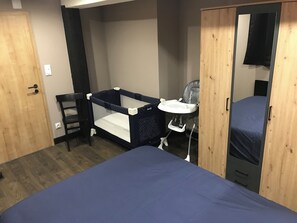 2 bedrooms, iron/ironing board, WiFi, bed sheets