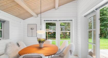 summer cottage with jacuzzi and sauna