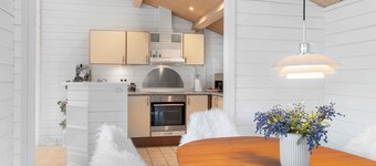 summer cottage with jacuzzi and sauna