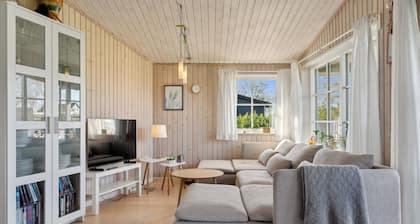 Lovely cottage within walking distance to the sea