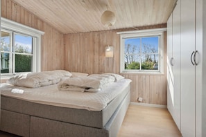 3 slaapkamers, een strijkplank/strijkijzer, gratis wifi