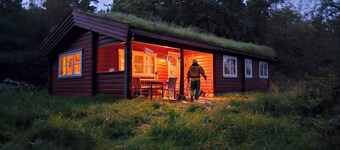 Charming, older cottage in nature