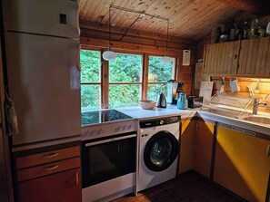 Frigorífico, horno, placa de cocina y cafetera o tetera