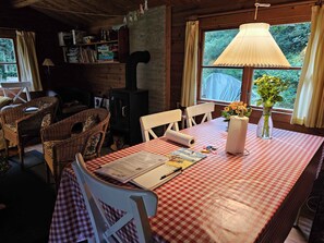 Dining - Charming, older cottage in nature (Ebeltoft)