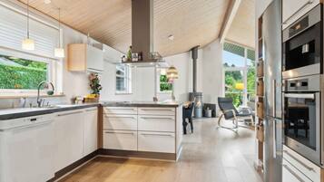 Réfrigérateur, four, plaque de cuisson, lave-vaisselle