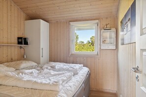 5 bedrooms, free WiFi - Excellent cottage with sauna and spa 10 persons (Højby)
