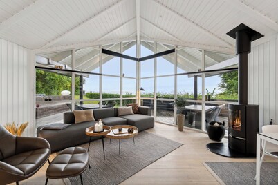 Lovely summer house with a view and outdoor spa.