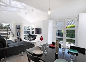 Dining - Exclusive architect designed beach house (Karrebæksminde)