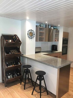 Kühlschrank, Ofen, Herdplatte, Geschirrspüler