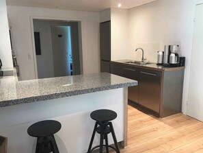 Fridge, oven, stovetop, dishwasher - Super nice house in the harbor town of Hvalpsund. (Farsø)