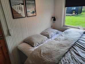 2 bedrooms, iron/ironing board, free WiFi