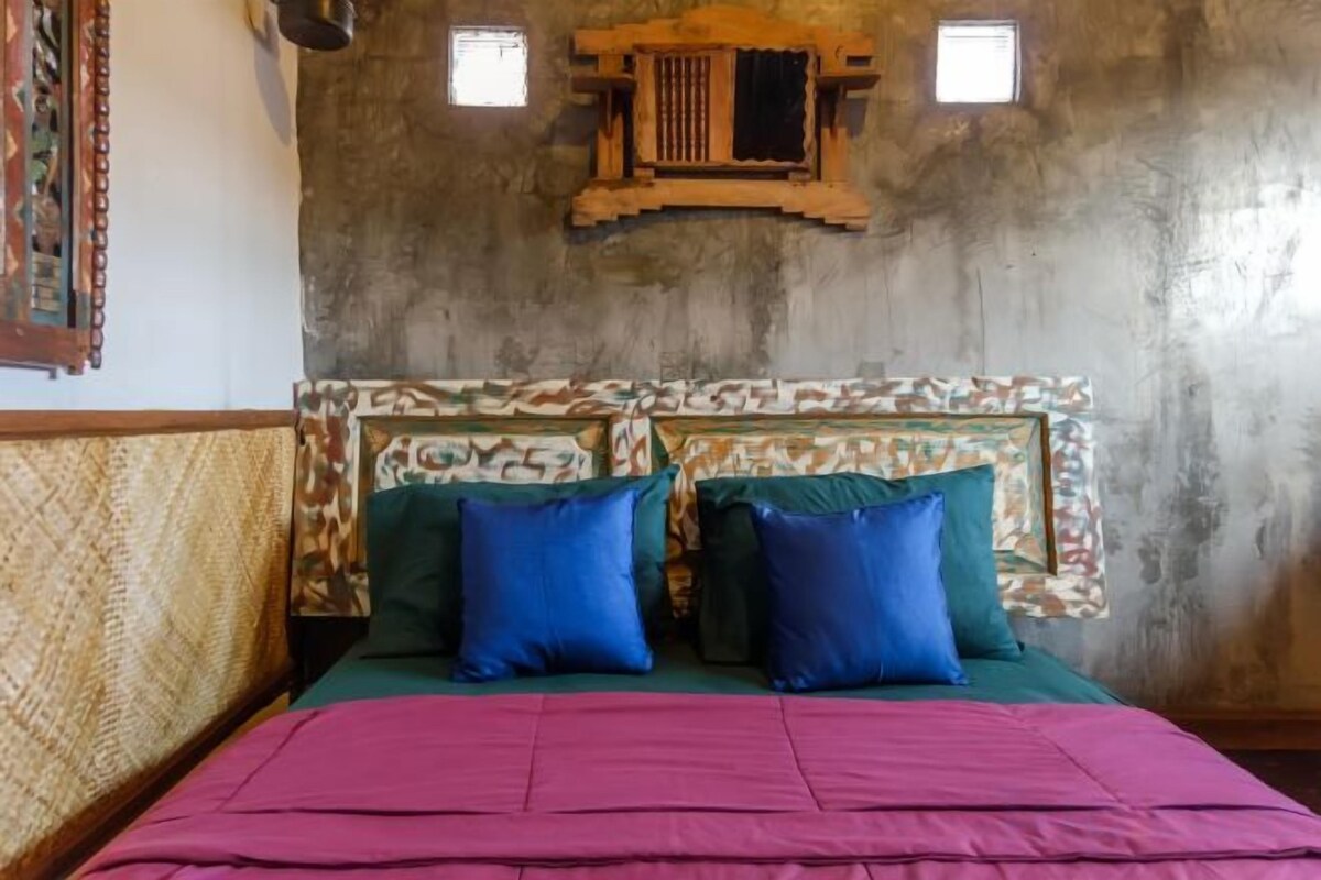 WiFi (free), bed sheets