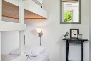 3 bedrooms, iron/ironing board, free WiFi