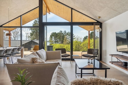 Impressive holiday cottage by the Helsnæs Bay