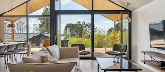 Impressive holiday cottage by the Helsnæs Bay