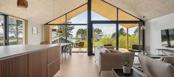 Impressive holiday cottage by the HelsnĂŠs Bay